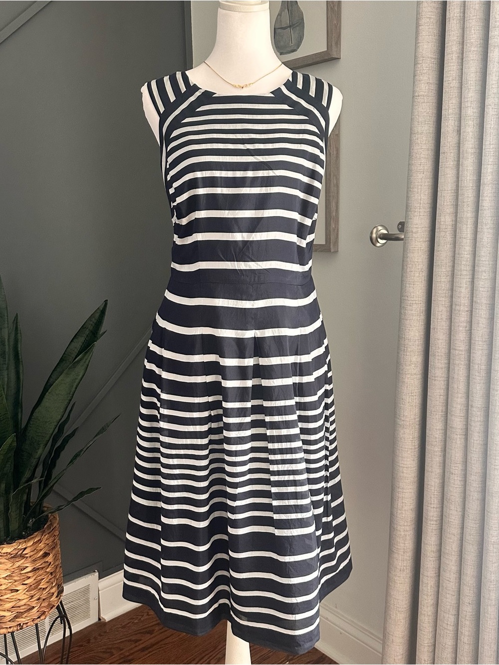 Talbots Women’s Black and White Striped Sleeveless Fit-and-Flare Dress Size 6